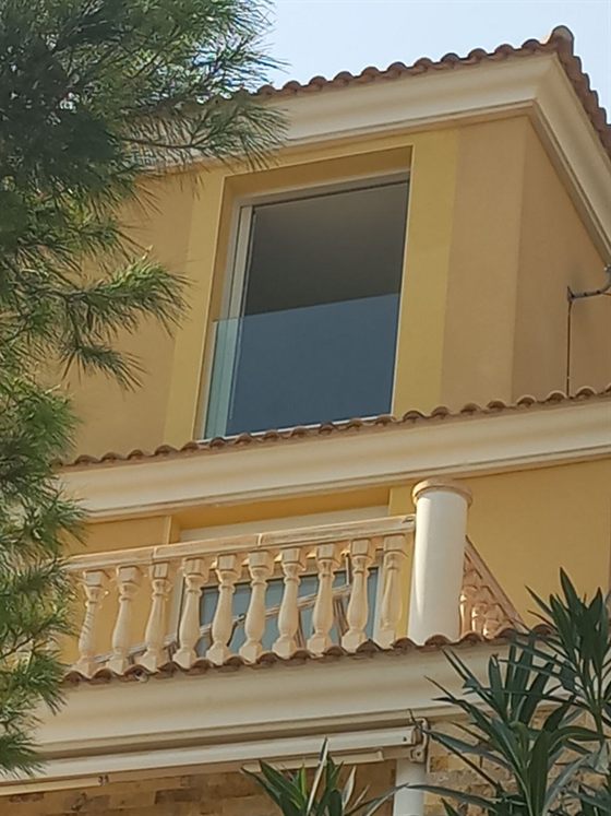 Französischer Balkon aus Glas