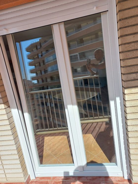 Kunststoff-Schiebetür von der Terrasse aus