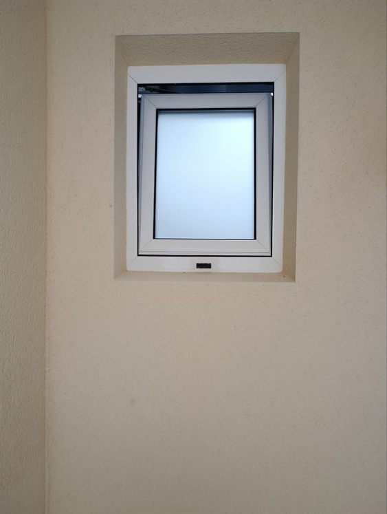 Aluminiumfenster mit Milchglas